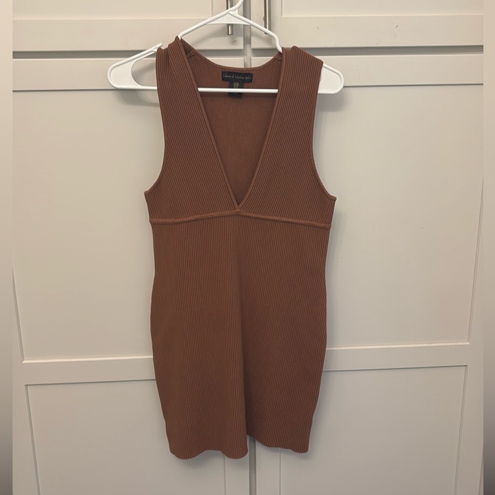 NEW House of Harlow 1960 Brown Essentials Sleeveless V Neck Ribbed Dress